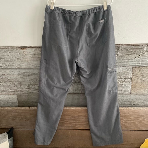 FIGS Technical Collection gray scrub pants size Large (H1) - Picture 3 of 6